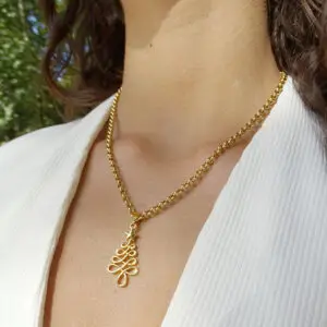 Fio em Malha Portuguesa com Pendente de Árvore de Natal em Aço Dourado da Areia Pura